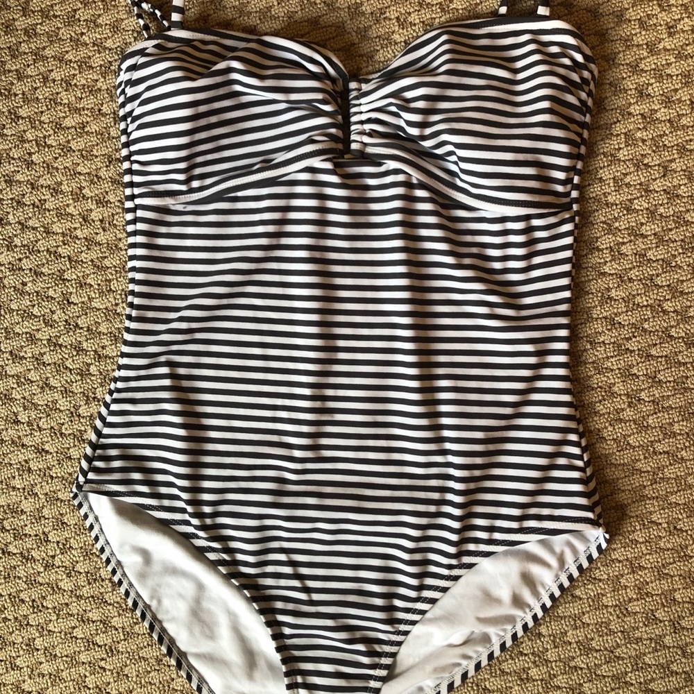 Old navy one piece swimsuit